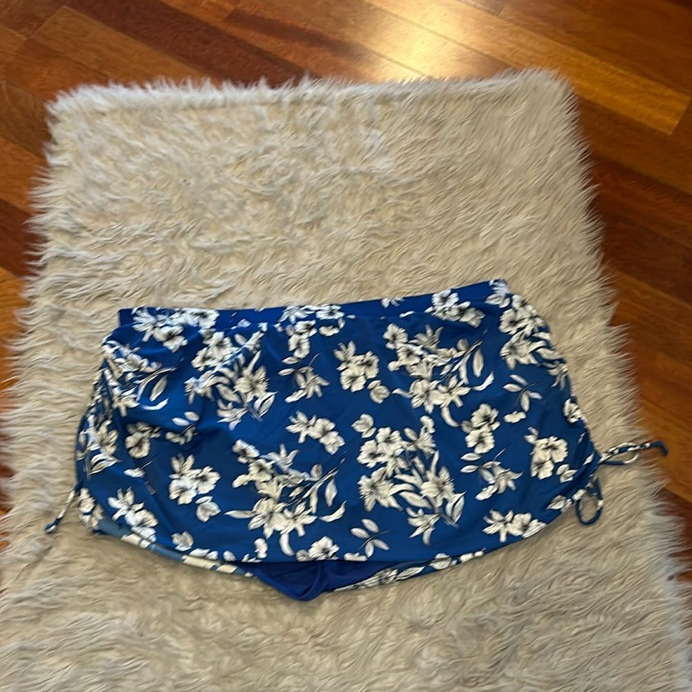 Cacique‎ swim women’s blue, white and black floral swim skirt swimsuit bottom